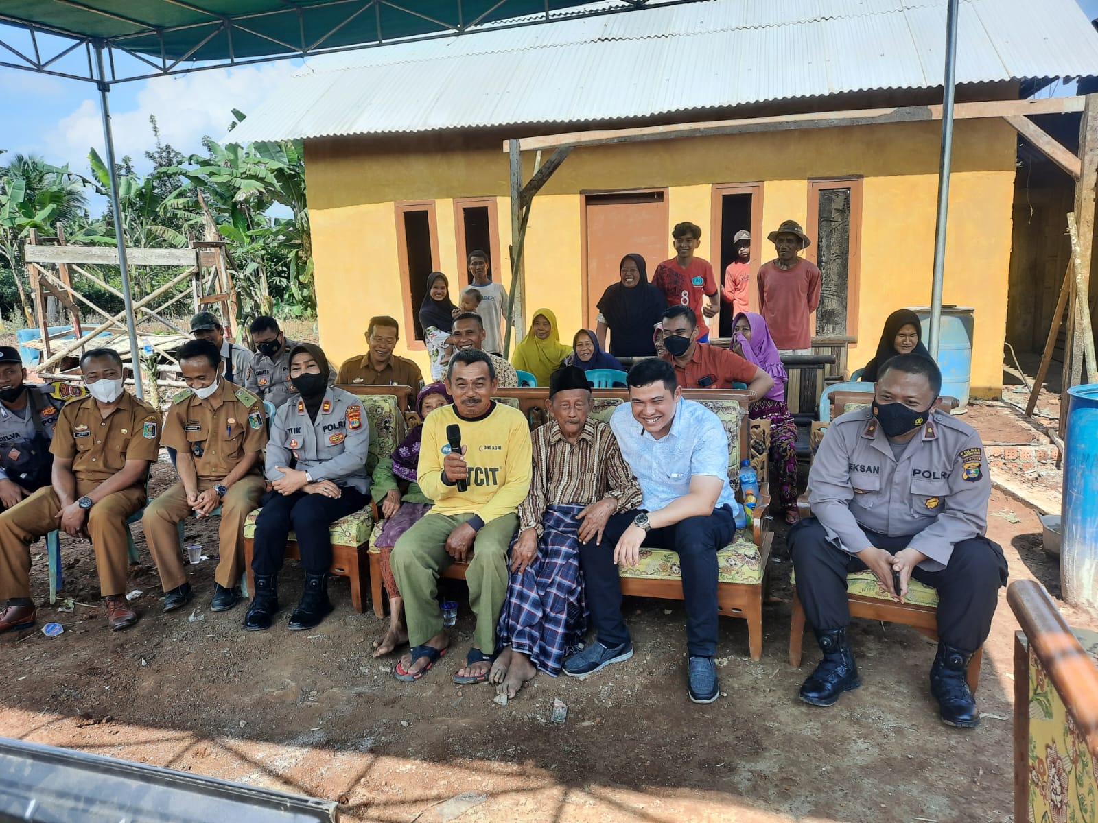 HUT Bhayangkara ke 76, Lima Warga Metro Kibang Mendapat Bedah Rumah Polda Lampung
