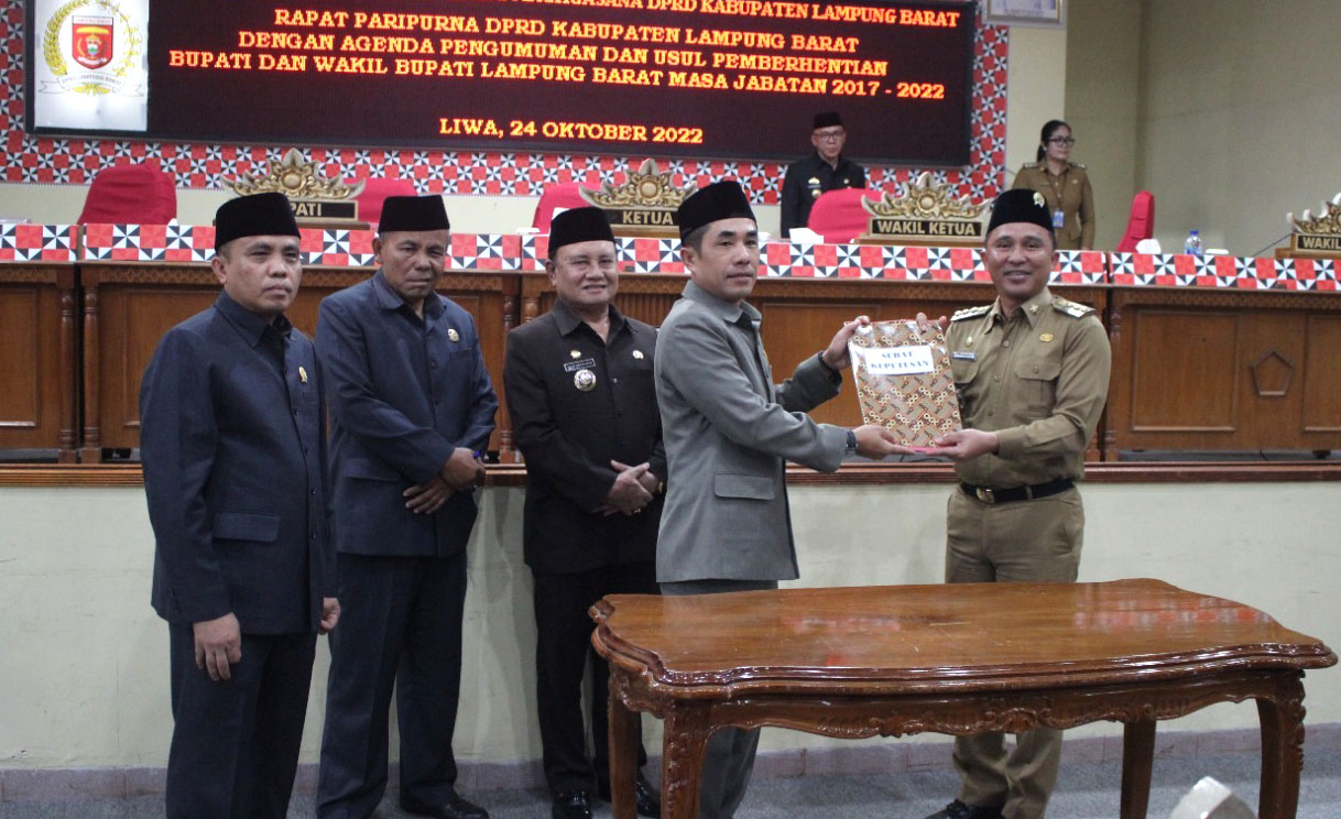 Paripurna Pengumuman dan Usul Pemberhentian Bupati-Wakil Bupati, Parosil: Terima Kasih Lampung Barat