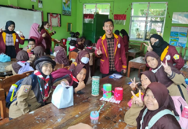 Mengenal Sosok Dimas Ardian, Relawan Lingkungan Asal UTI
