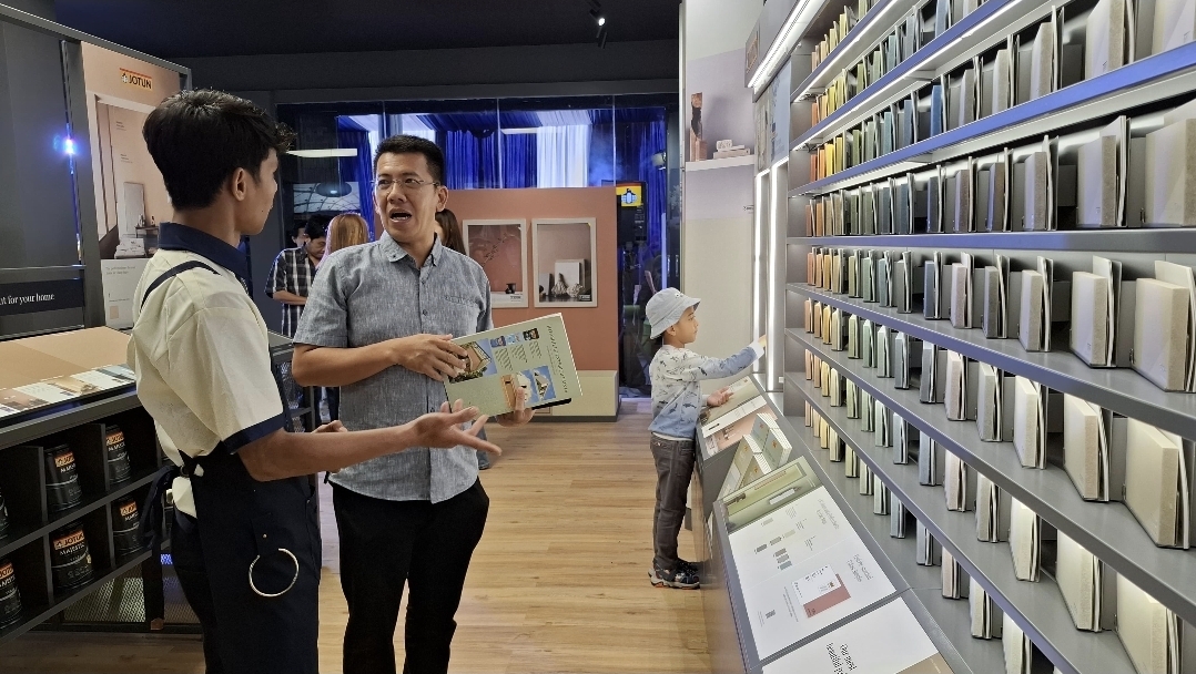 Flagship Store Jotun Tawarkan Pengalaman Baru Berbelanja Cat di Bandar Lampung
