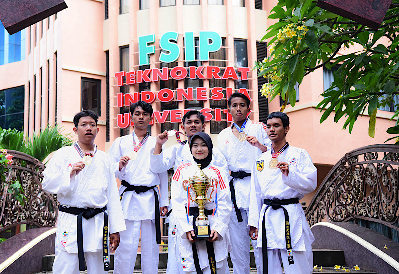 Mahasiswa Teknokrat Raih Juara Umum di Kejuaraan Karate Lampung Open