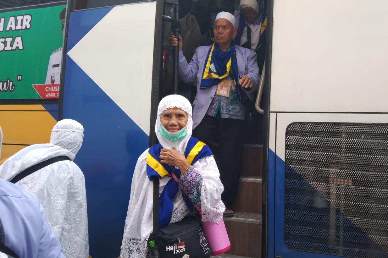 392 Jamaah Haji Tiba di Lampung, Satu Langsung Dilarikan Ke Rumah Sakit
