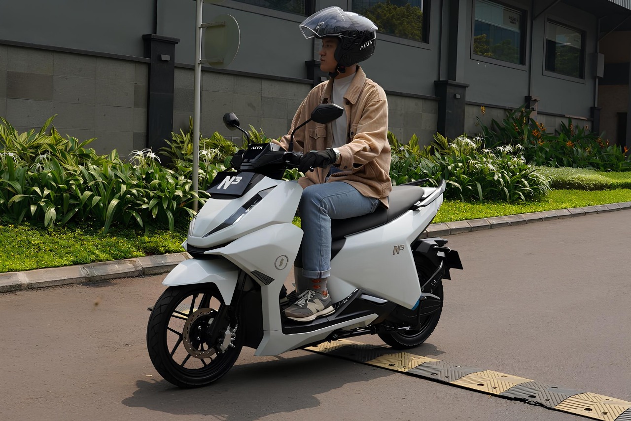 Motor Listrik Ringan Alva N3, Baterai Tahan Lama Keunggulan Boost Charge