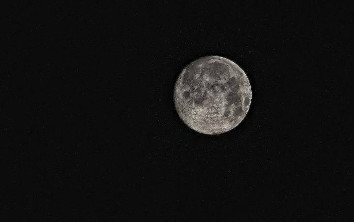 Fakta-Fakta Menarik Tentang Bulan di Angkasa