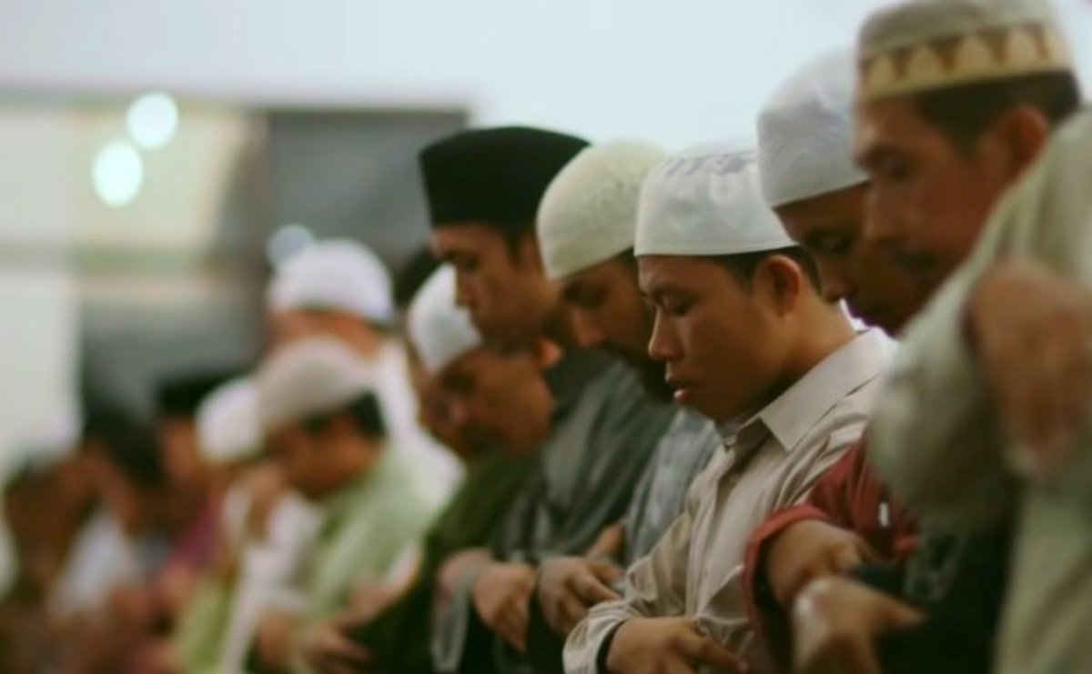 Syekh Ali Jaber Bagikan Alasan Orang Islam Tidak Boleh Meninggalkan Sholat Meski Banyak Dosa