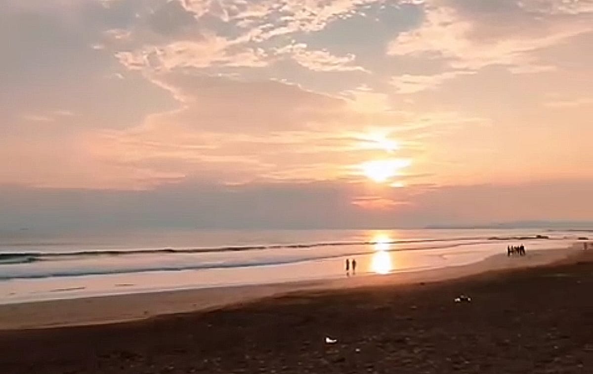 Rekomendasi Pantai di Lampung Tempat Berburu Sunset, Ini Lokasi dan Tarif Masuk Pantai Kedu Warna Kalianda 