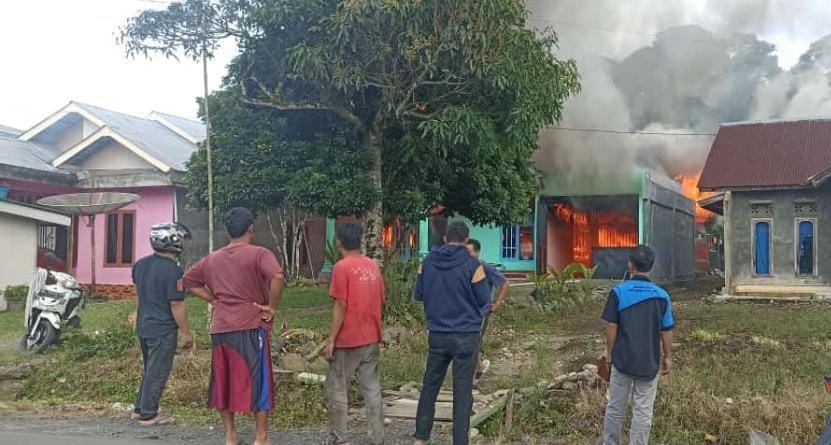 Kebakaran di Seranggas Lampung Barat Hanguskan Satu Rumah dan Kontarakan
