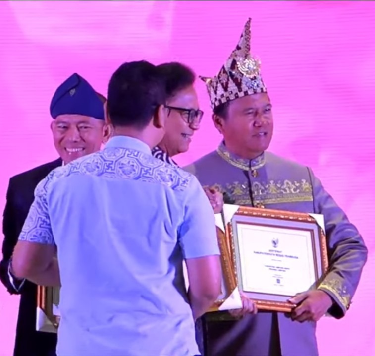 Lampung Barat Bebas Frambusia, Pj Bupati Nukman Terima Sertifikat dari Kemenkes RI