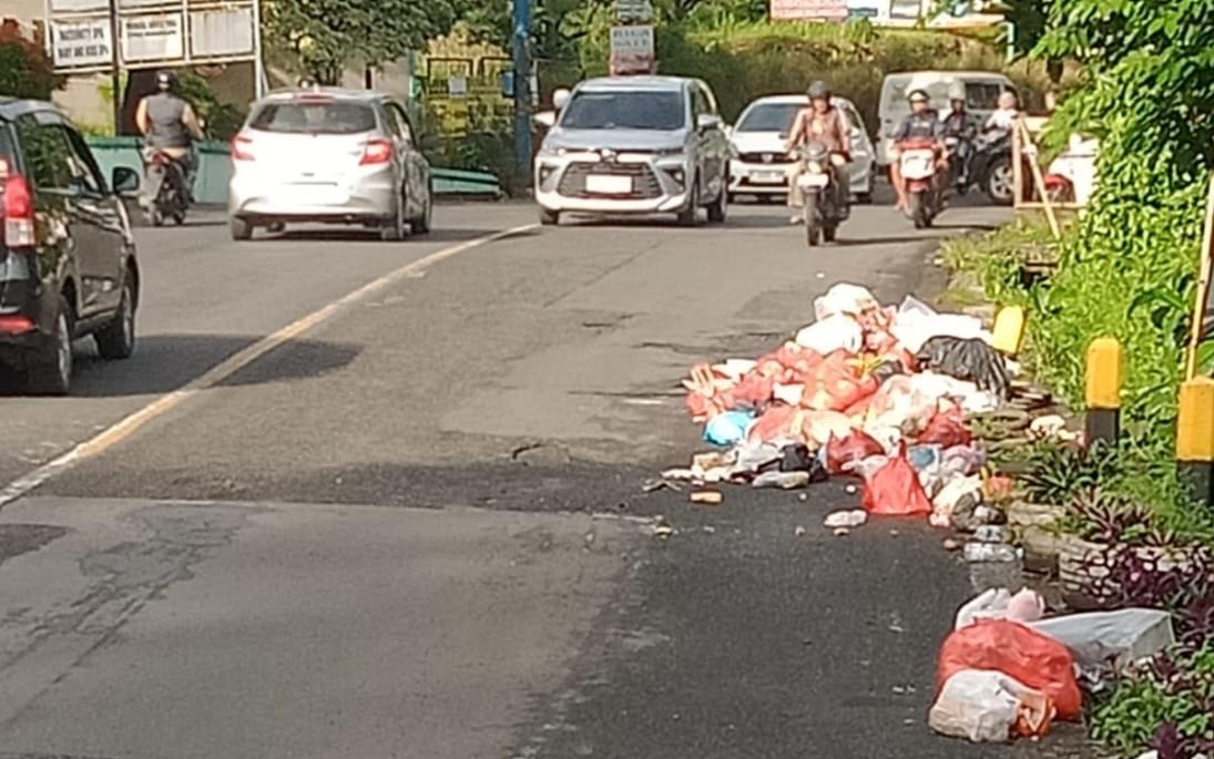 Langkapura 'Diserbu' Sampah Liar, Petugas Siapkan Linmas Pantau Warga Bandel Saat Subuh