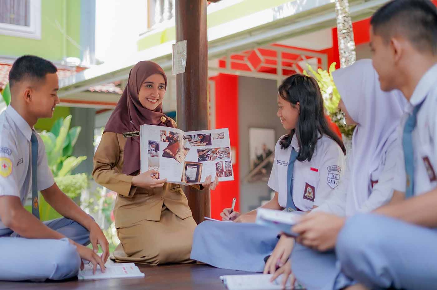 Kemendikdasmen Resmi Buka Seleksi PPG Calon Guru 2025, Cek Jadwal dan Syarat Lengkapnya!