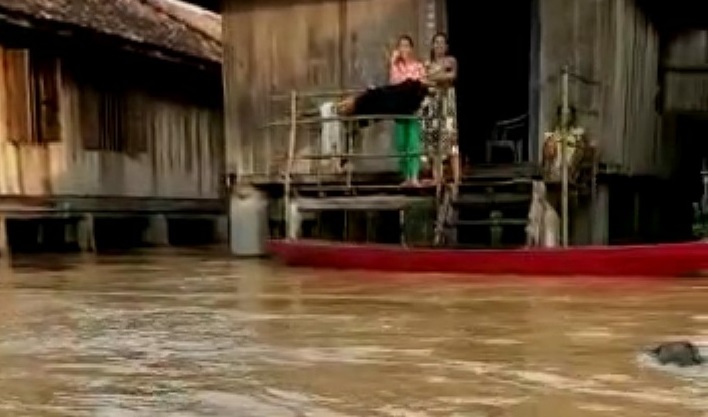 Dilanda Banjir Sejak 3 Hari Lalu, Warga Kampung Sri Menanti Mengeluh Tak Dapat Bantuan Apapun