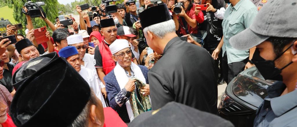 Safari Politik ke Lampung, Ganjar Pranowo Bertemu KH Soleh Bajuri