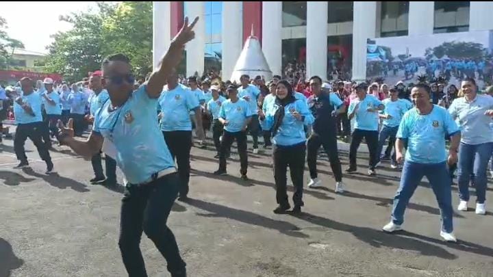 Ratusan Peserta Meriahkan Senam Kreasi “Tabola Bale”, Wali Kota Eva Dwiana Ajak Warga Hidup Sehat dan Kompak