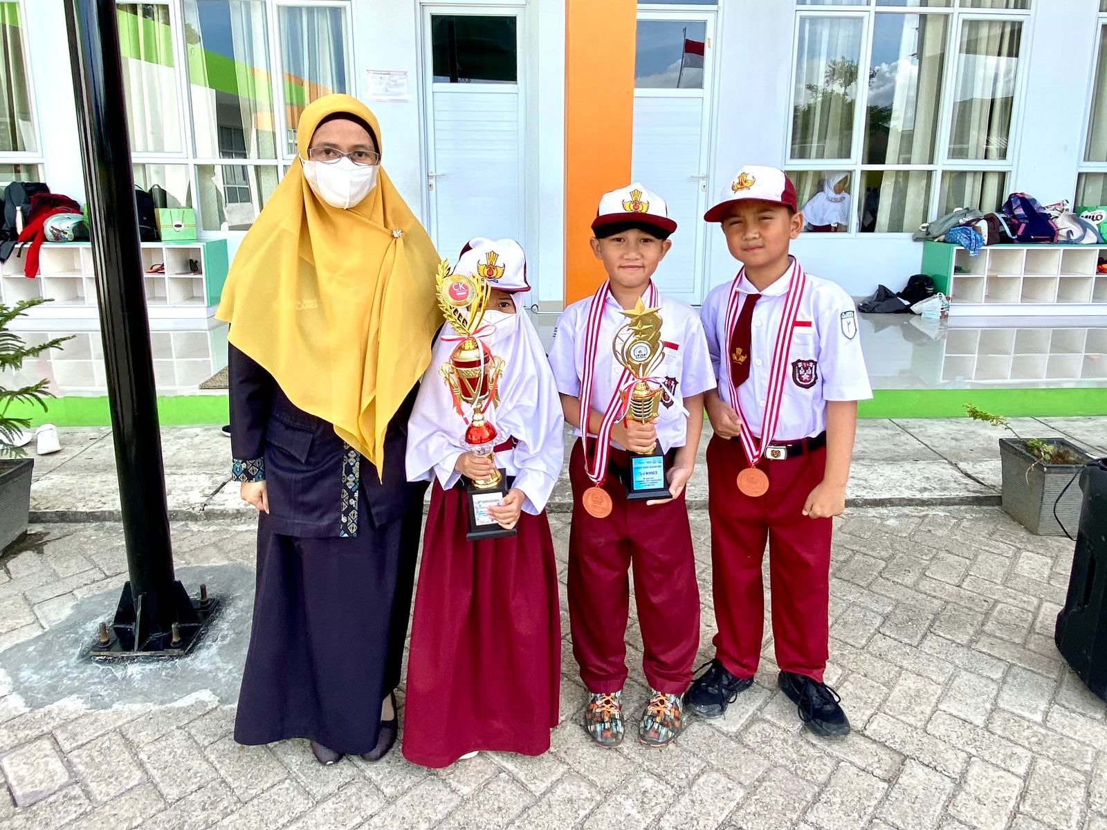 Dua Siswa SDI Pelangi Sabet Juara 3 Kompetisi Robot Nasional 2022