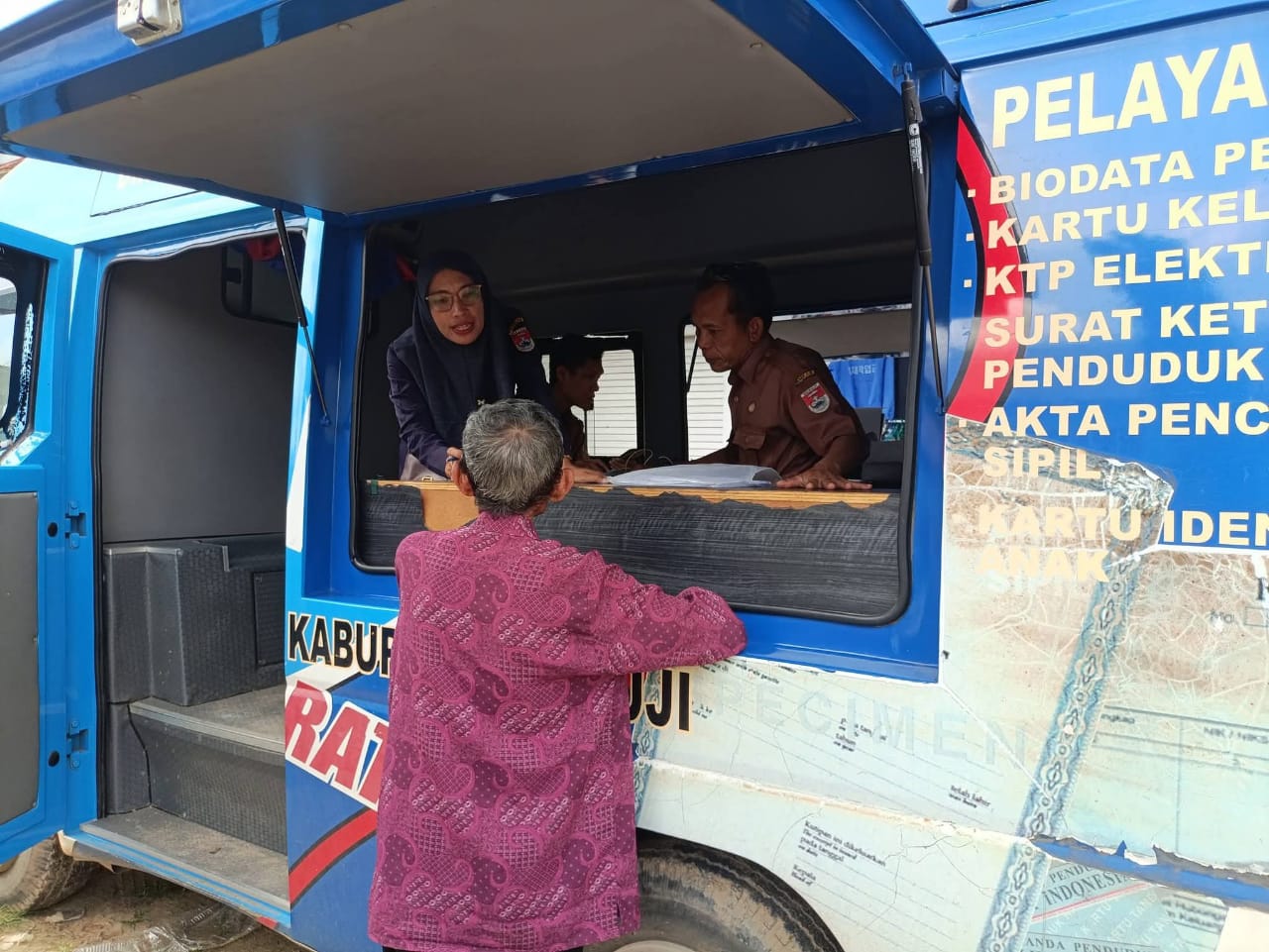 Disdukcapil Mesuji Turun ke Pasar Murah, Warga Bisa Urus Dokumen Sekalian Belanja