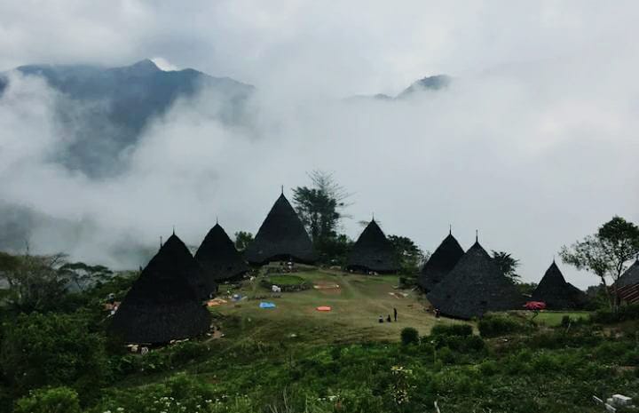 Serpihan Surga wisata di Nusa Tenggara Timur, Ada Desa Adat Wae Rebo