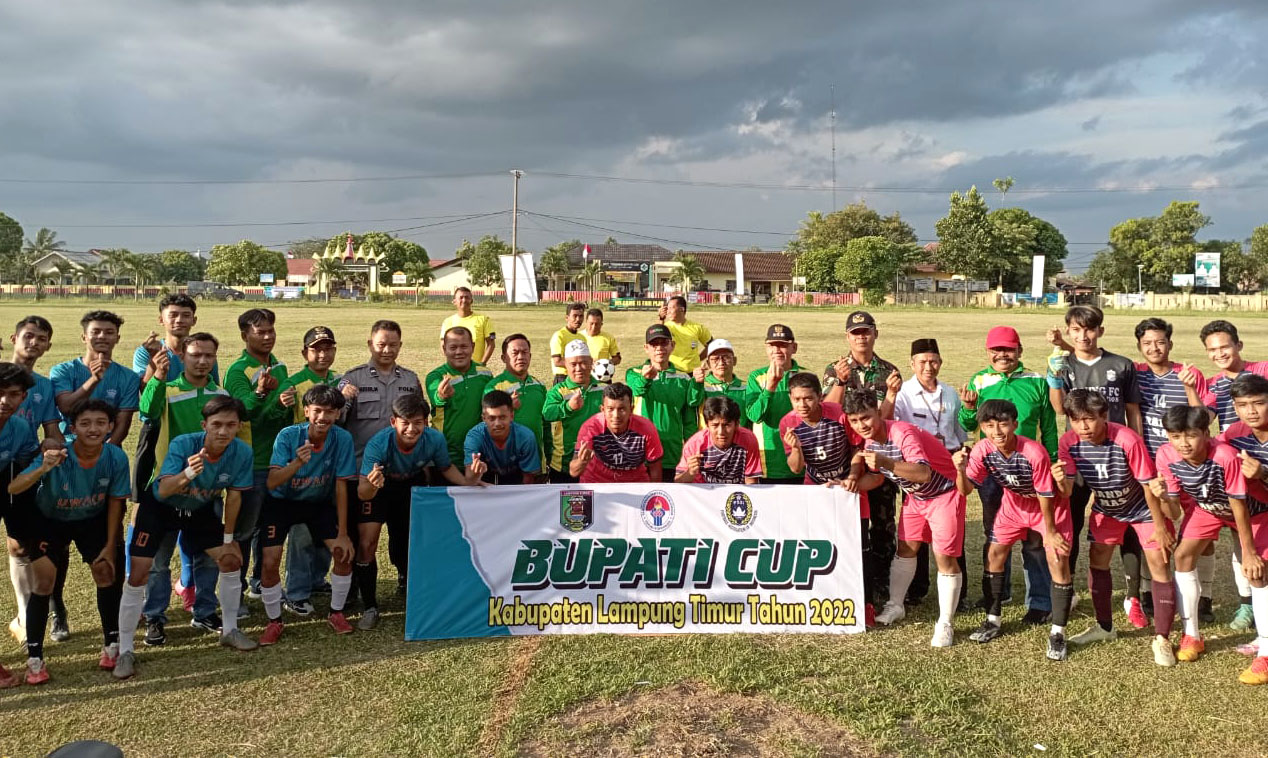 Kompetisi Sepak Bola Bupati Lampung Timur Cup Perebutkan Piala dan Uang Pembinaan