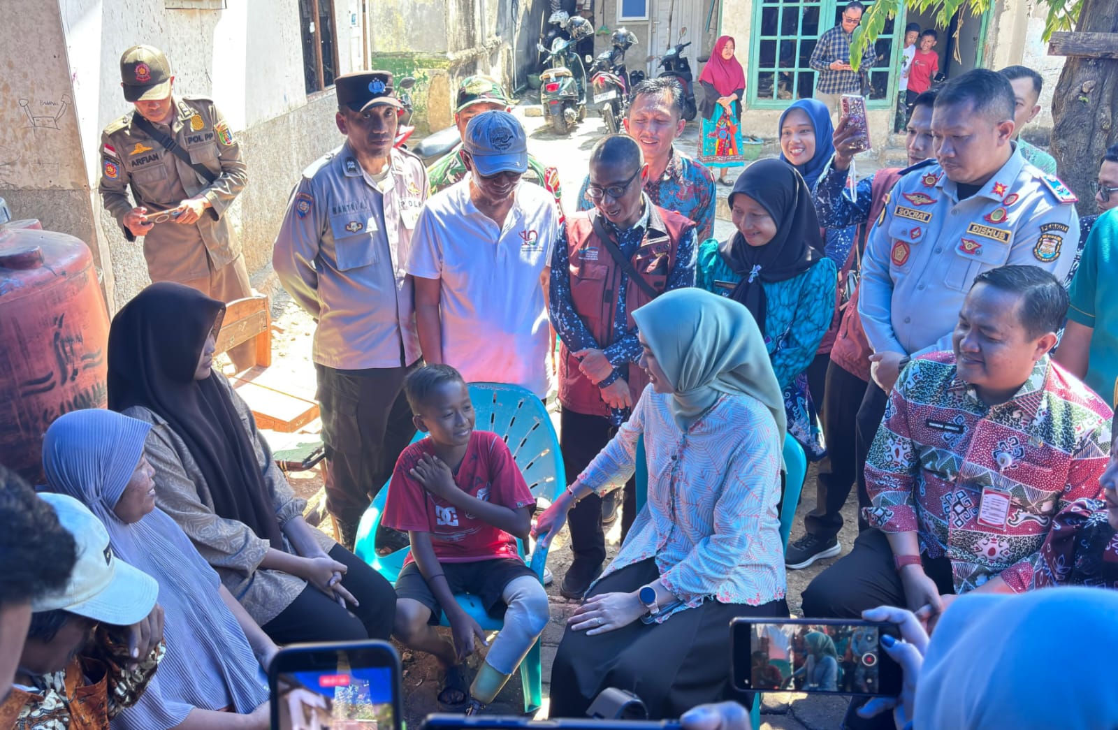 Wagub Datangi Rumah Buruh Bangunan, Sekolah Rakyat Buka Harapan Baru bagi Dua Bersaudara