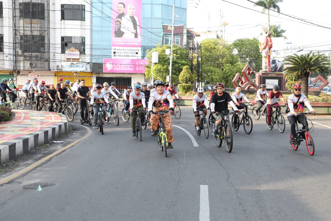 Rangkaian HUT Lampung, Ribuan Masyarakat Ikuti Fun Run dan Sepeda Santai