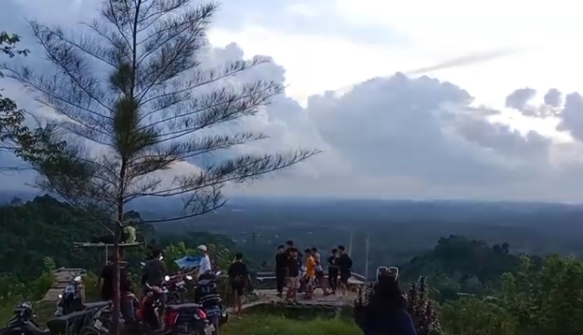 Sangat Dekat Dari Pusat Kota Samarinda, Nikmati Beragam Keindahan Dari Destinasi Wisata Puncak Borneo
