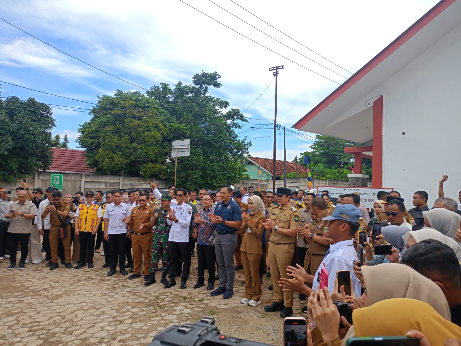 Menko AHY Dorong Percepatan Pembangunan Gedung Permanen Sekolah Rakyat di Lampung