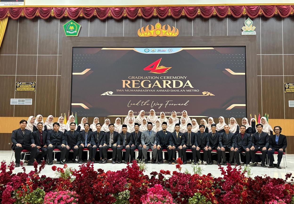 LEAD THE WAY FORWARD, SMA MUAD Metro Gelar Graduation Ceremony Angkatan IV Regarda