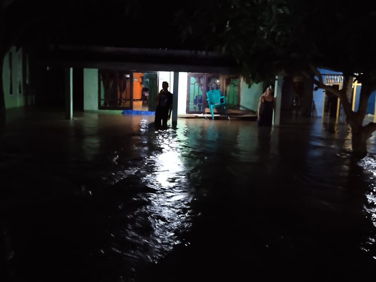 Way Tenumbang Meluap, Sejumlah Pemukiman Penduduk di Pekon Sukarame Dilanda Banjir