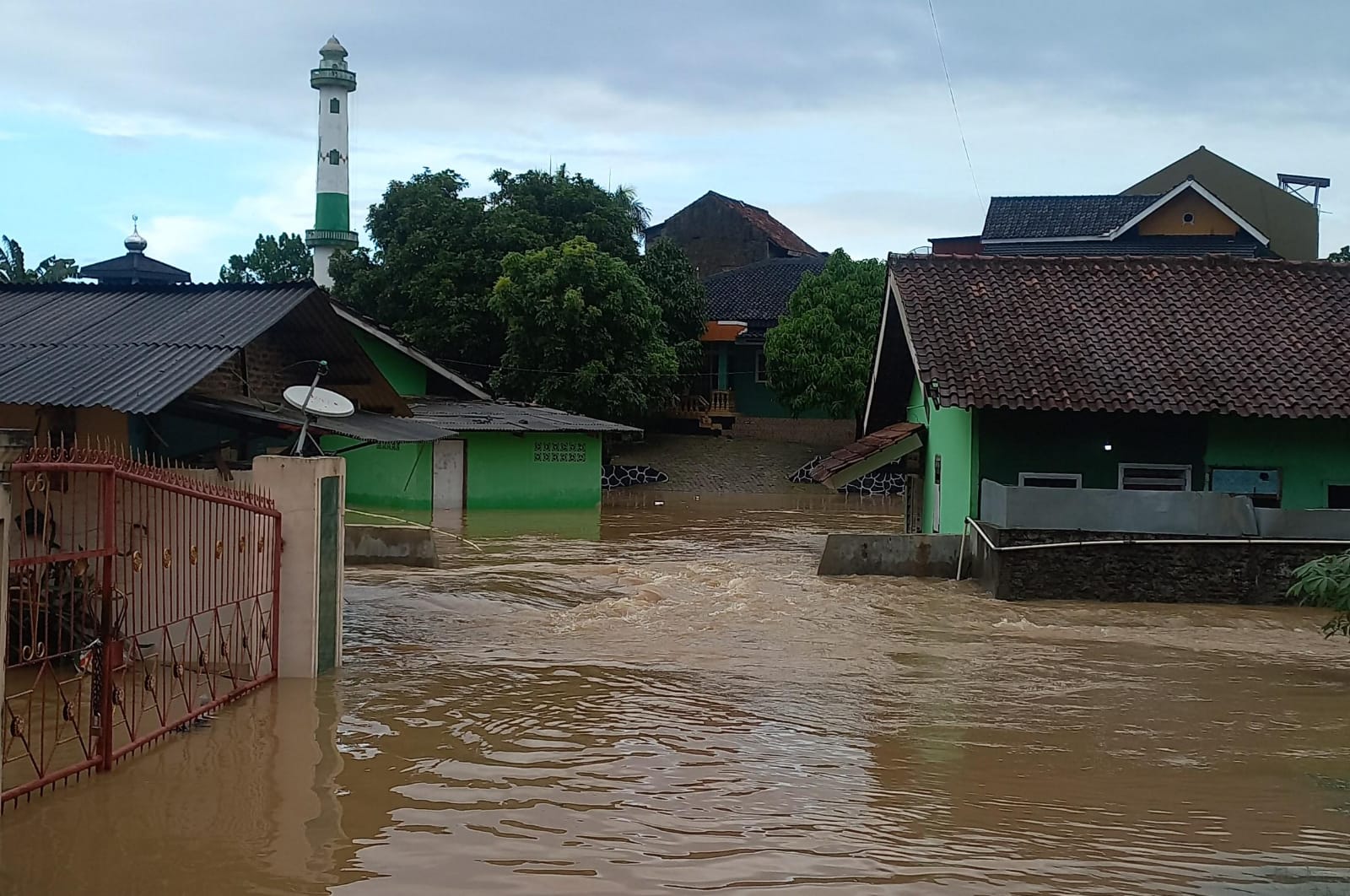 Hujan Deras, Sejumlah Wilayah di Rajabasa Bandar Lampung Terdampak Banjir