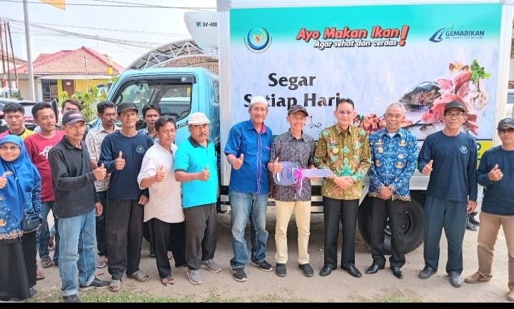 KKP RI Beri Mobil Bantuan Pendingin Ikan ke Nelayan Petani di Pringsewu