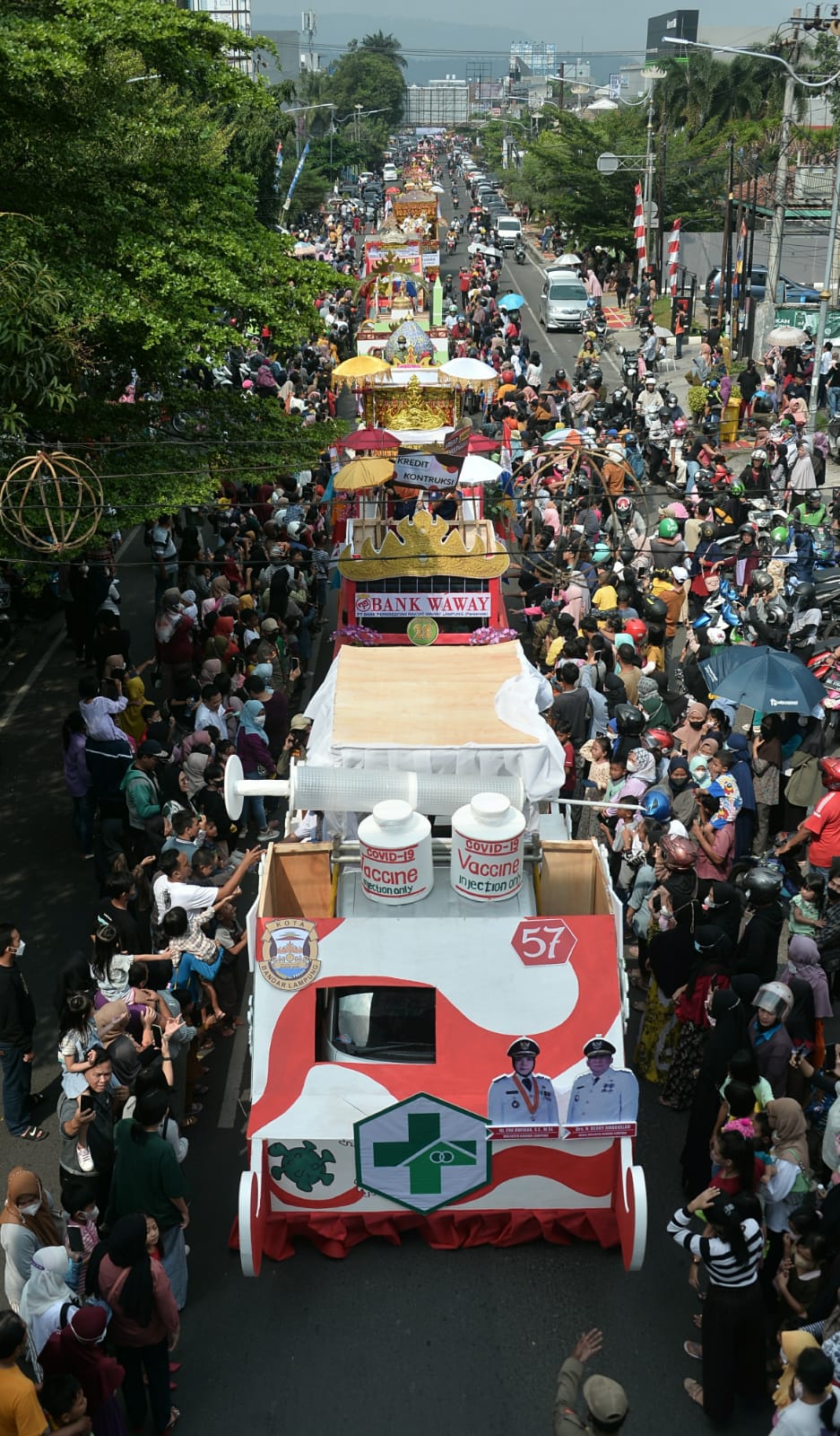 Festival Mobil Hias dan Pawai Budaya Warnai Jalan Protokol Bandar Lampung