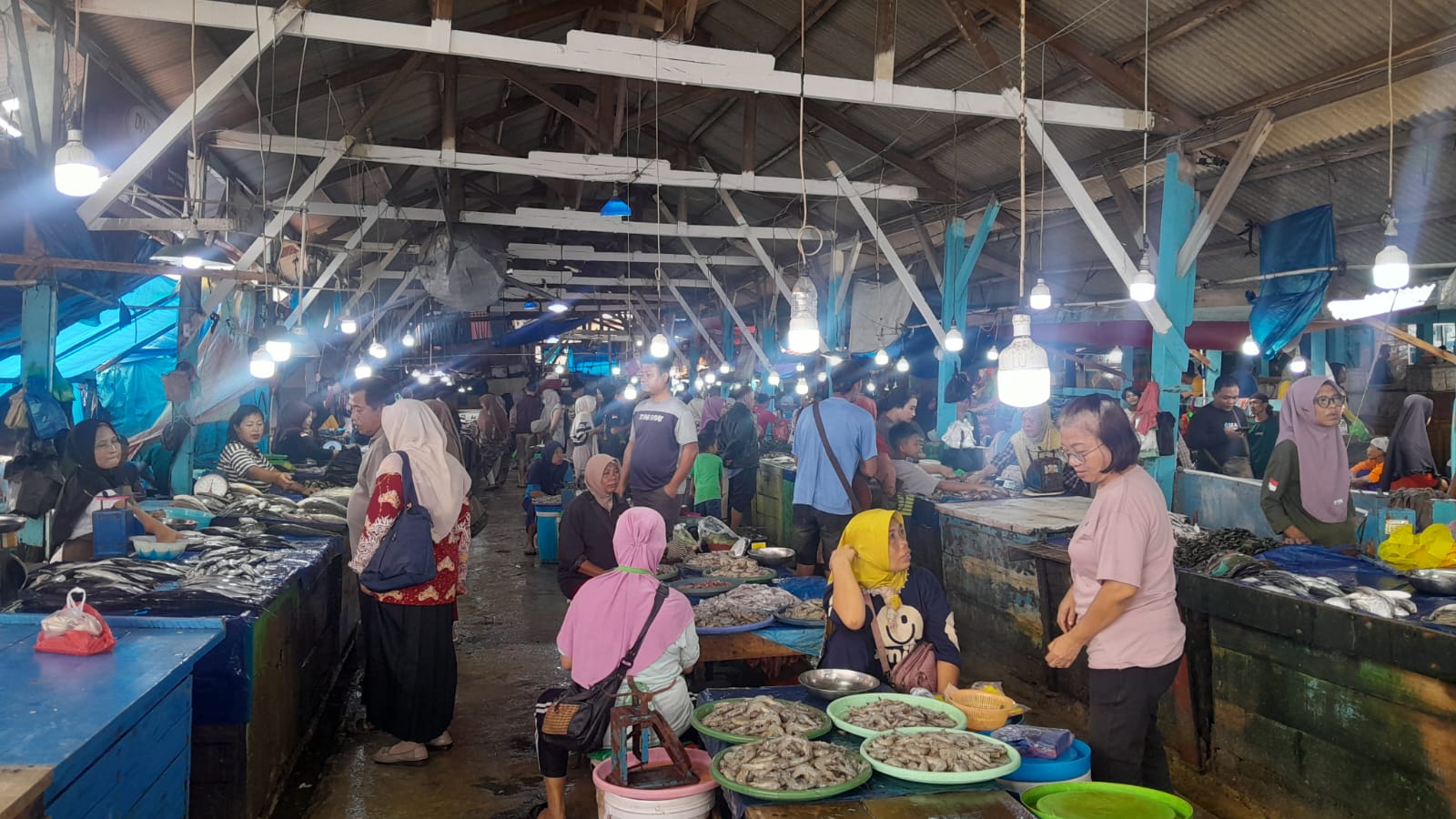 Hasil Tangkapan Menurun, Harga Ikan Laut di Pasar Gudang Lelang Tetap Stabil