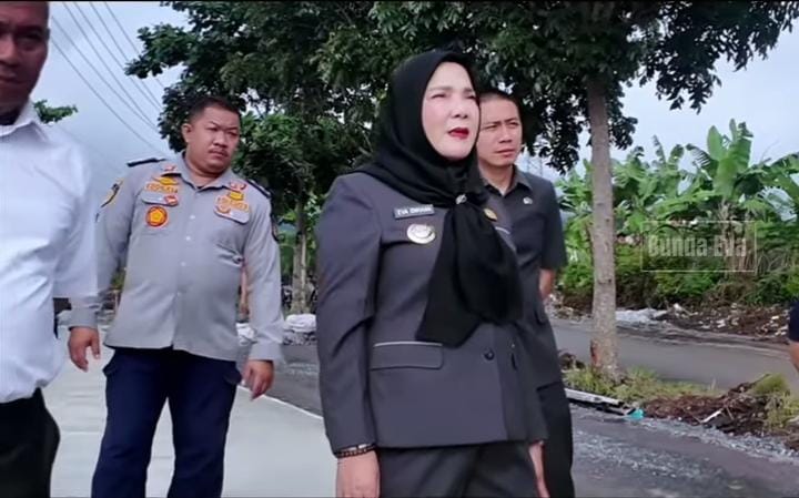 Wali Kota Eva Dwiana Pantau Ketat Pemasangan Beton di Jalan Cik Ditiro