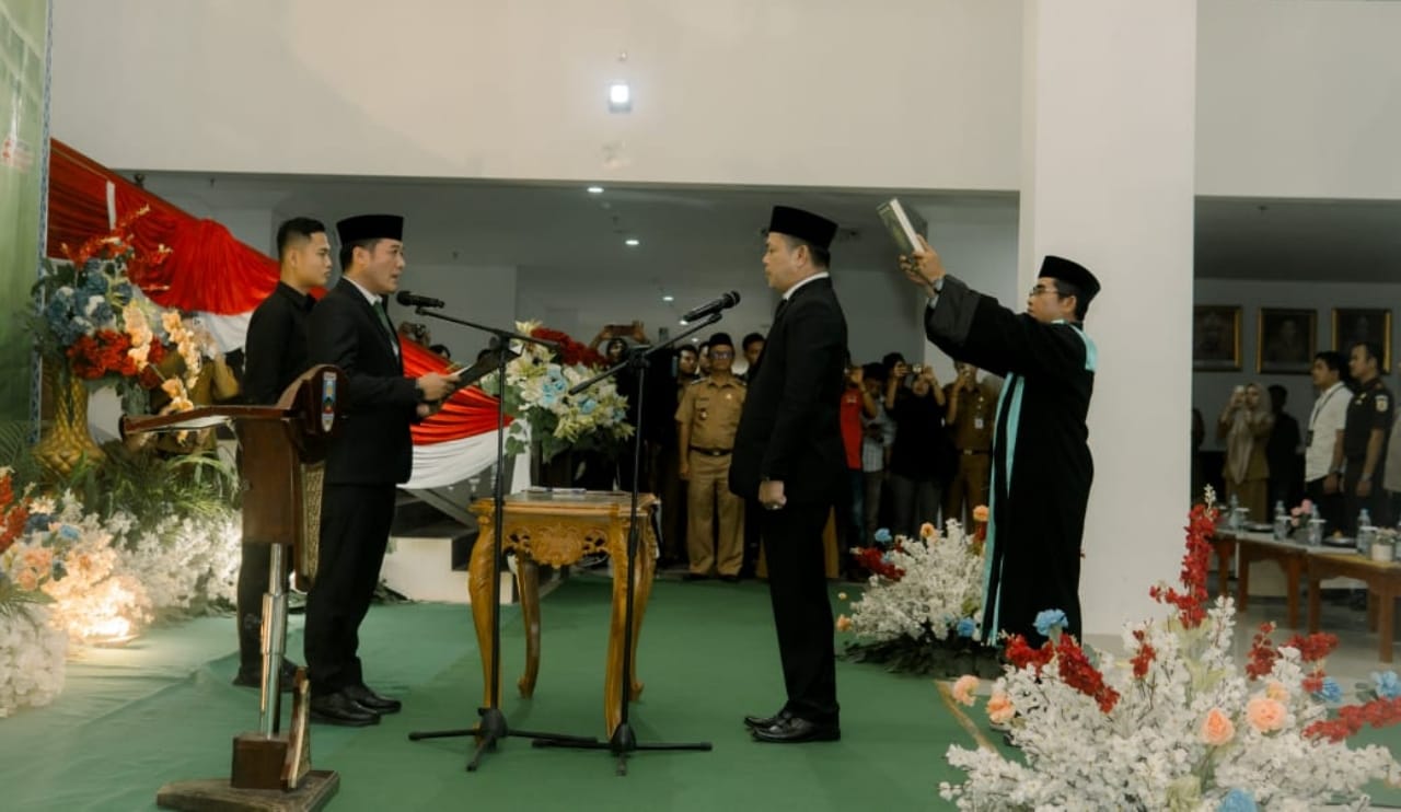 Tedi Zadmiko Resmi Jabat Sekda Kabupaten Pesisir Barat