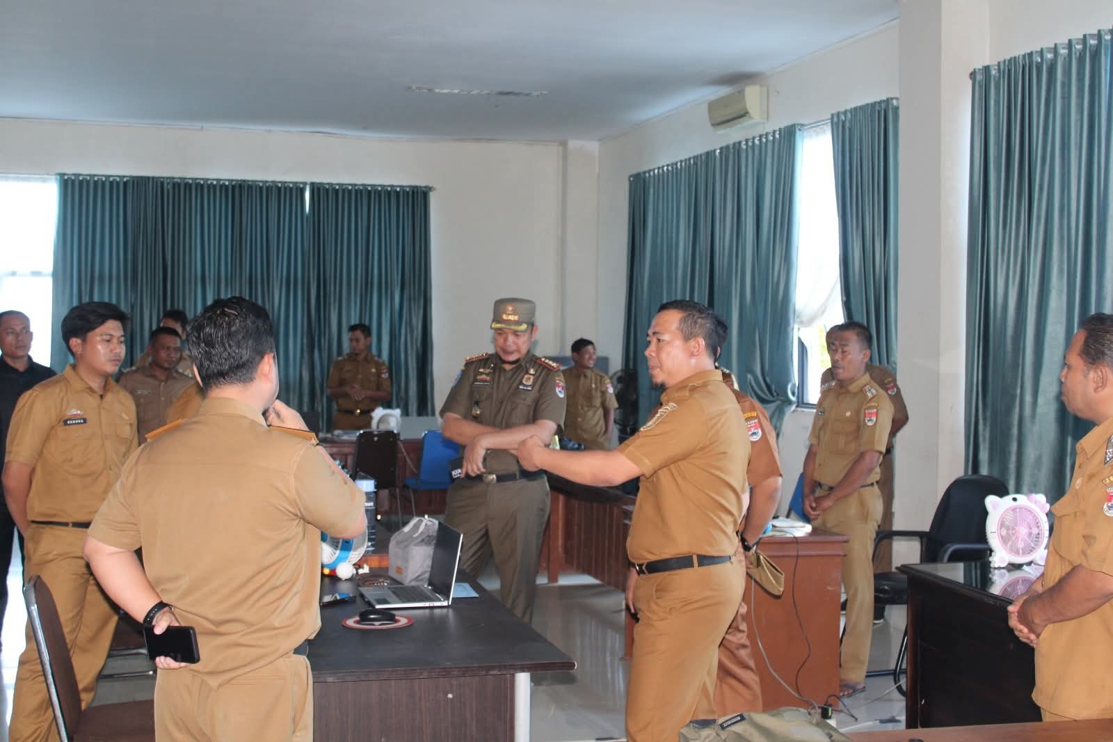 Sekda Mesuji Sidak Kantor OPD, Ingatkan Kebersihan Adalah Cerminan Disiplin dan Pelayanan