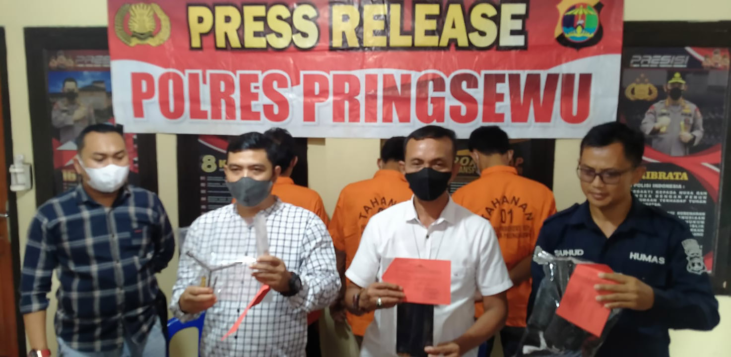 Tiga Bandit Ditangkap, Anggota Polres Pringsewu Sita Barang Bukti Ini 