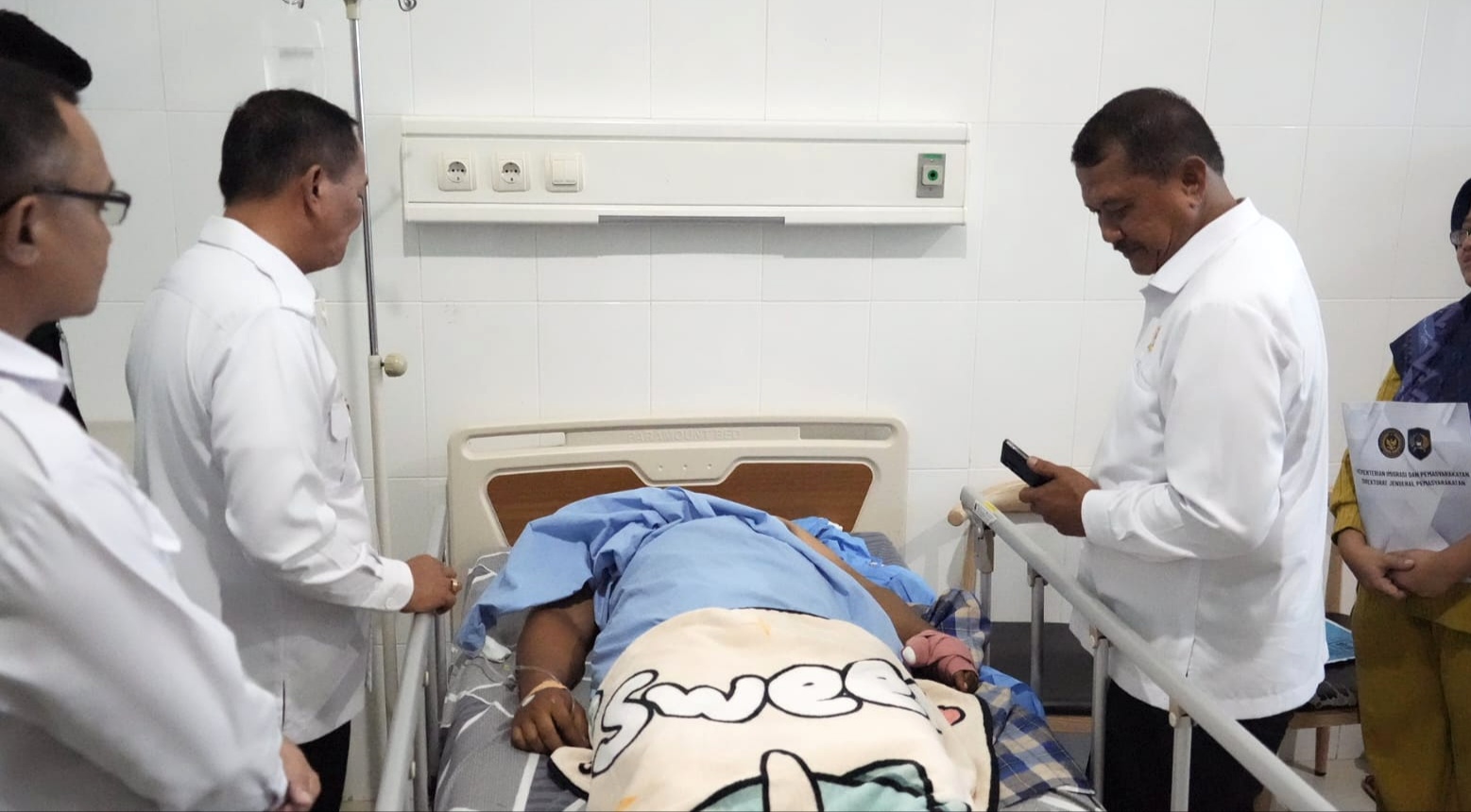 Tiba di Nabire, Dirjenpas Langsung Melihat Kondisi Petugas Lapas yang Terluka 