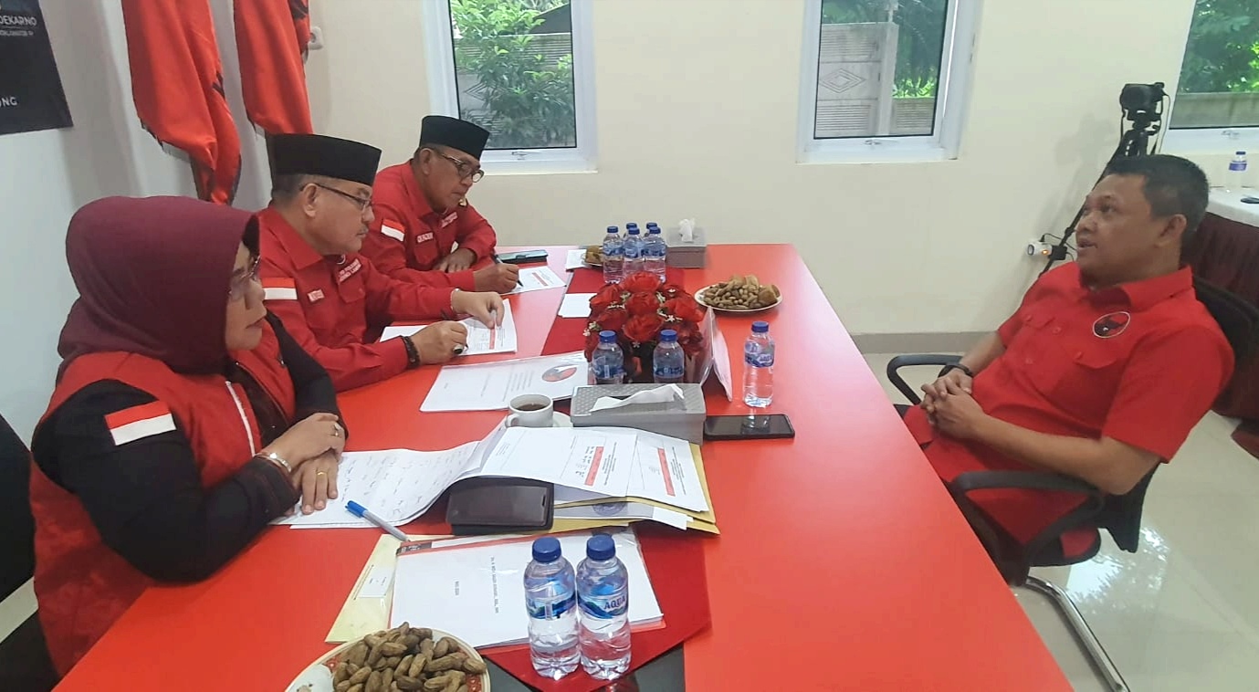 Serahkan ke DPP PDIP, Heri Agus Setiawan Siap Jika Diminta Dampingi Bacalon Bupati Dewi Handajani