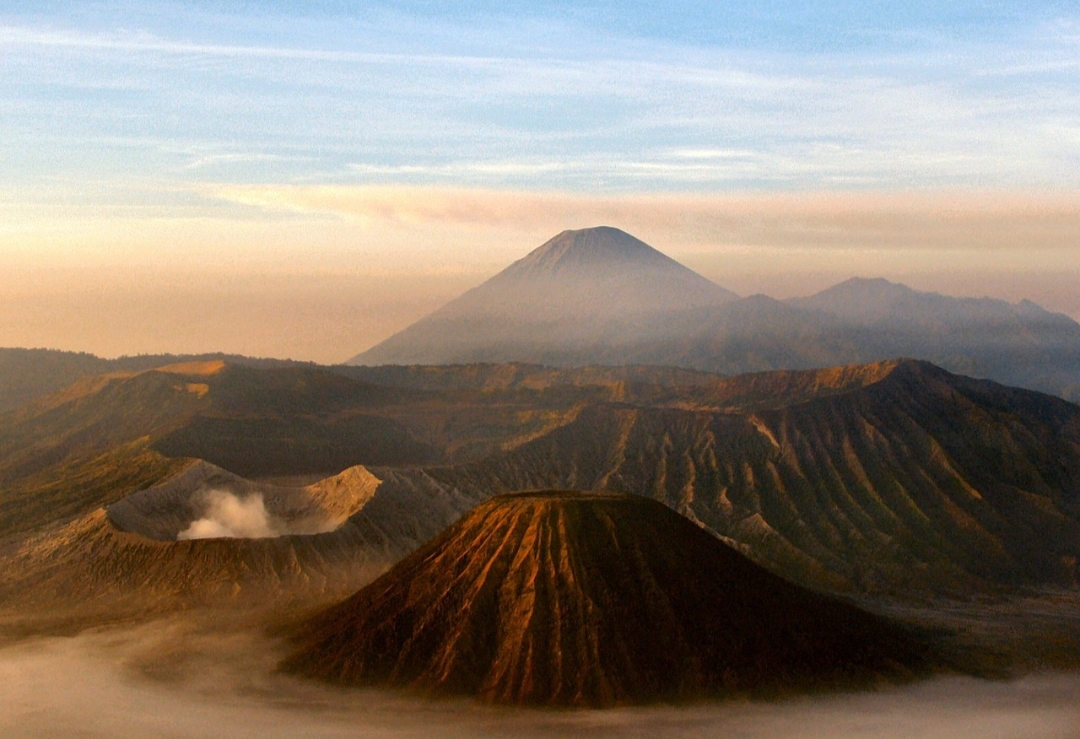 Pelancong Gunung Bromo Jawa Timur  Harap Perhatikan 5 Larangan Ini, Nomor 3 Terdengar Absurd