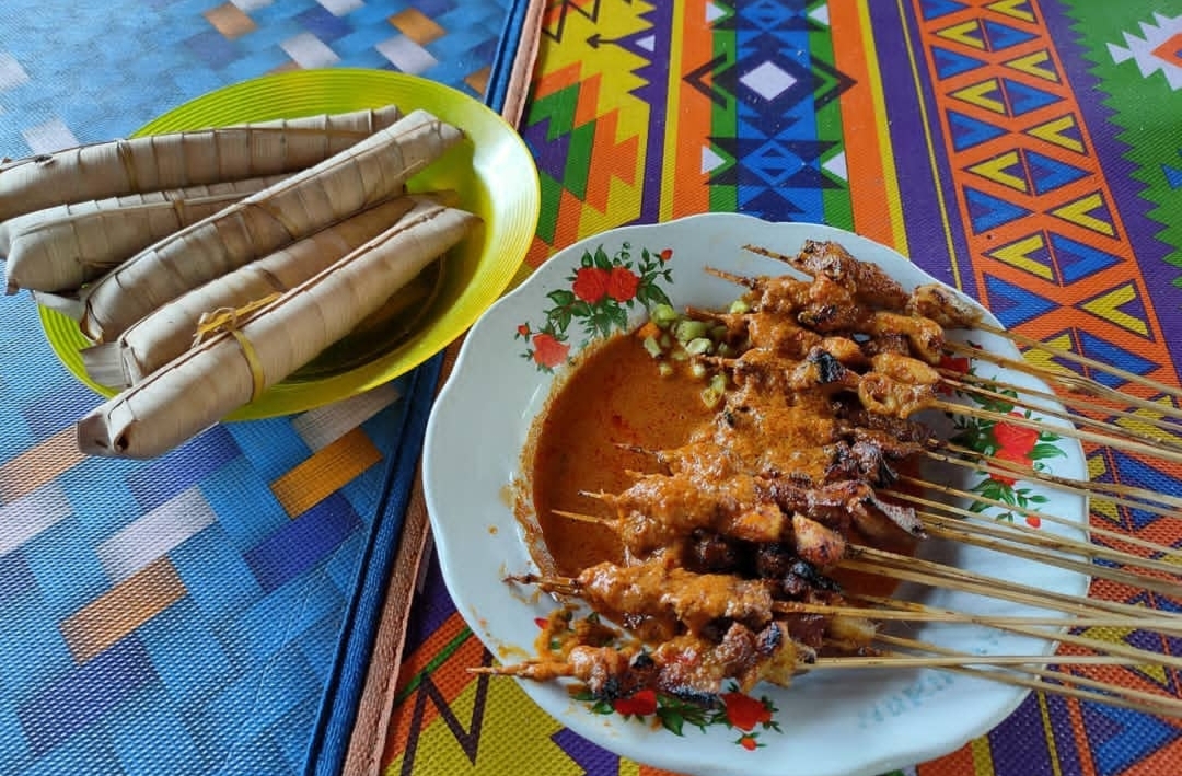 Hanya 49 Menit Dari Bandara, Sate Bulayak Suranadi Kuliner Legendaris di Lombok Barat 