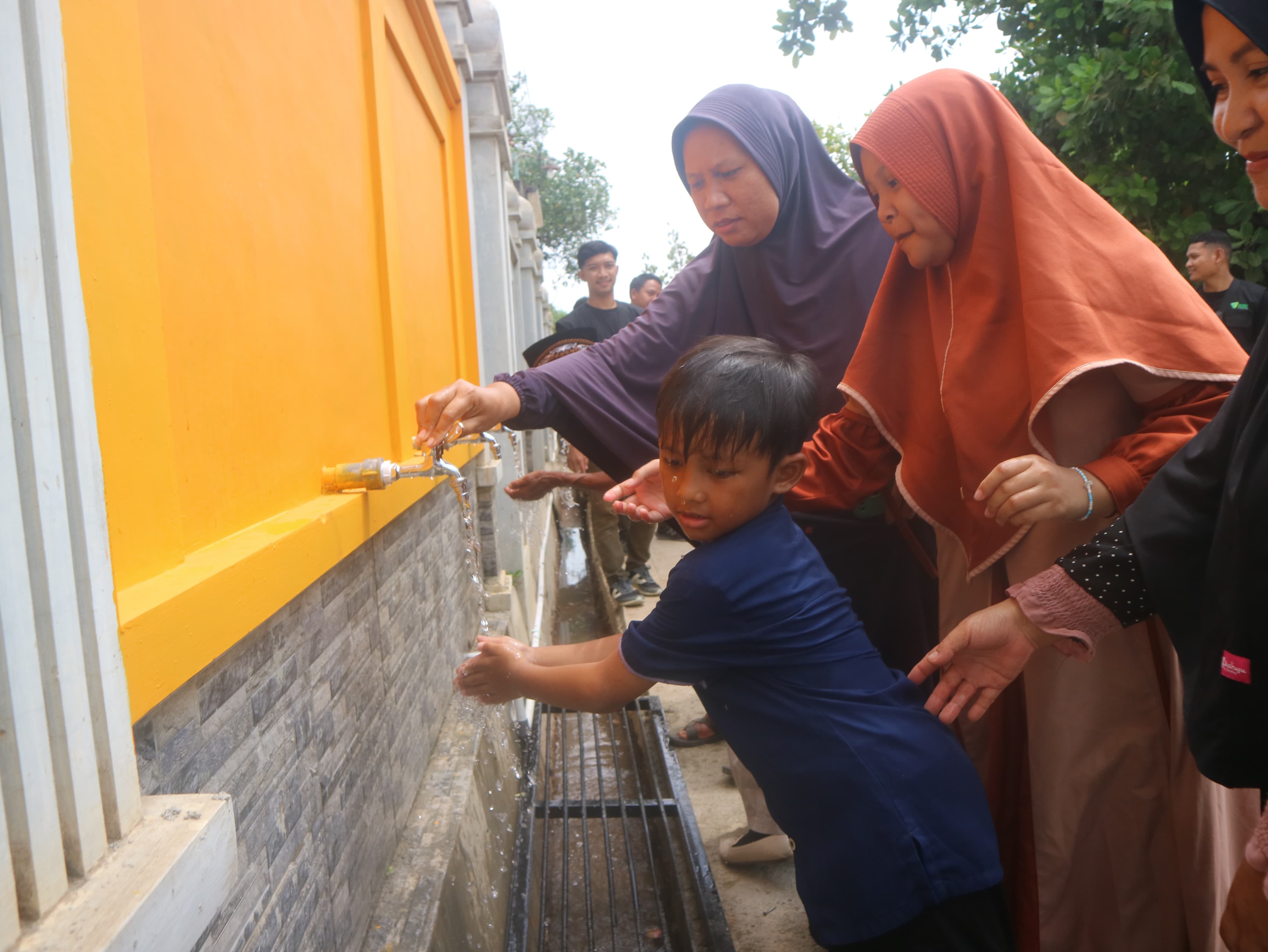 Samudera Indonesia-Dompet Dhuafa Bangun Sumur Bor untuk Warga Sekitar Masjid Al Jami Jatimulyo Lampung