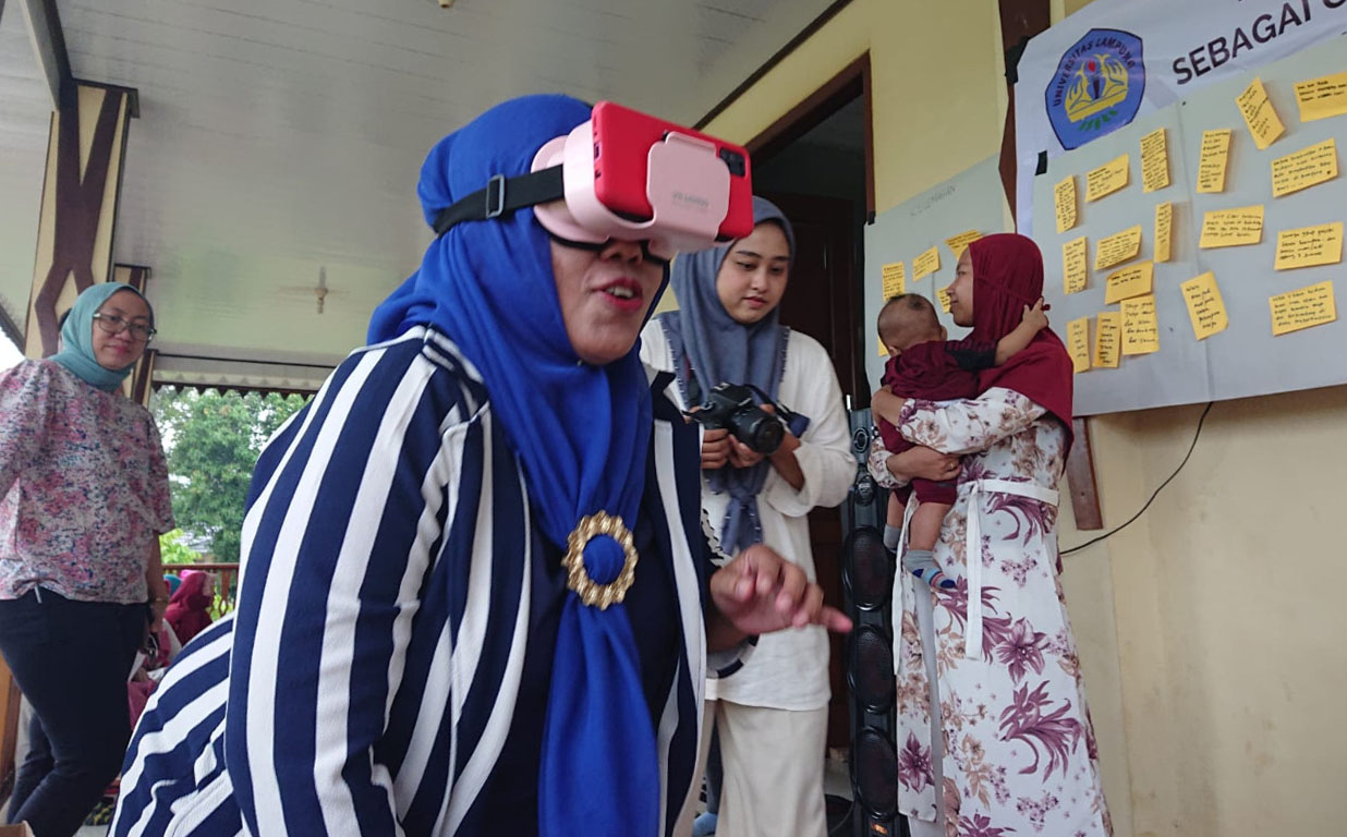 Pengabdian Masyarakat Dosen FT Unila, Manfaatkan Virtual Reality untuk Media Melestarikan Warisan Budaya Lampu
