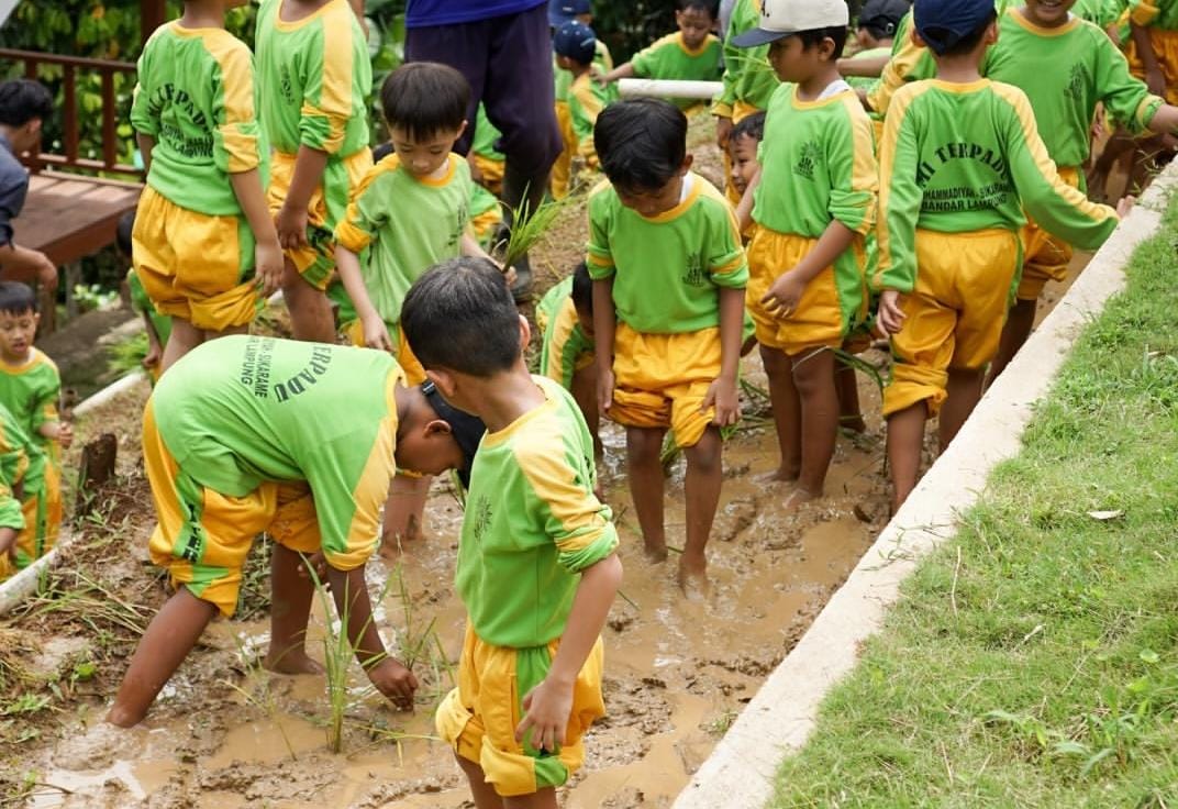 Liburan Seru Bareng Keluarga di Farmora Lampung, Ada Promo Gratis Berenang Setiap Hari