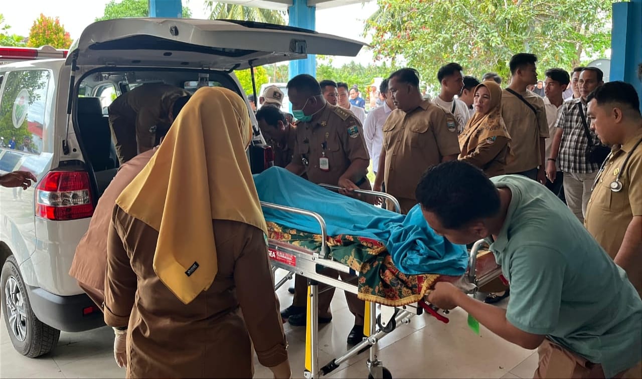 Jenazah Siswa SMPN 12 Krui yang Tewas Dalam Perkelahian di Kelas Dibawa ke RS Bhayangkara Polda Lampung 