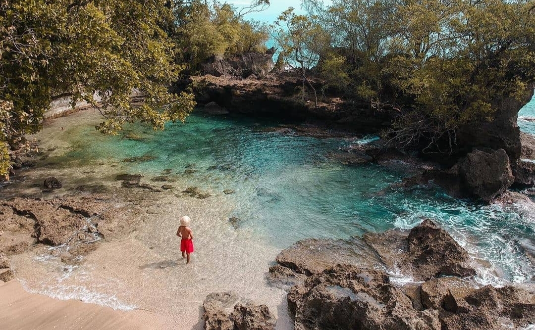 Hanya 70 Menit dari Kota Ambon, Keindahan Pantai Huluwa Bak Surga Tersembunyi di Maluku Tengah 
