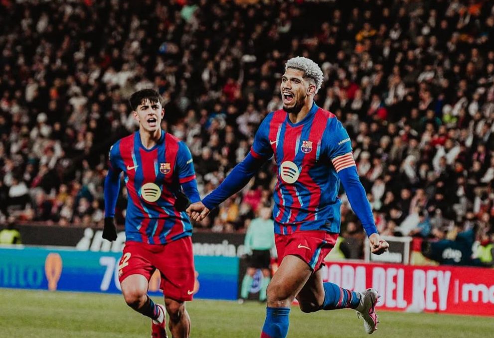 Araujo Klarifikasi Tackle Keras ke Foden, Tegaskan Tak Ada Niat Buruk