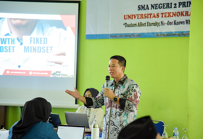 Membangun Masa Depan Pendidikan dengan Teknologi dan Pola Pikir yang Tepat