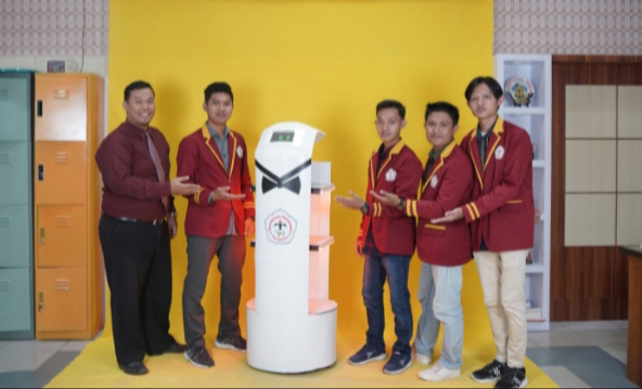 Tim Universitas Teknokrat Indonesia Ciptakan Robot Pengantar Minuman 