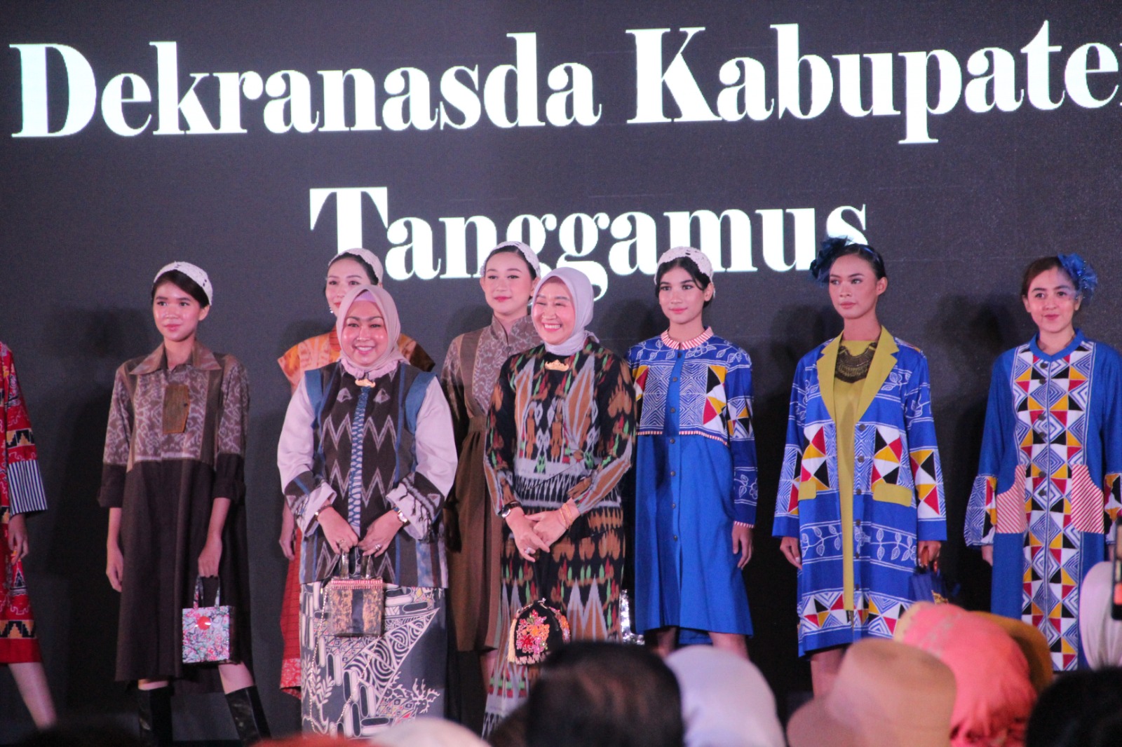Dekranasda Tanggamus Tampilkan Baju Batik dari Pematang Sawa dan Semaka Pada Lampung Fashion Tendance 2023