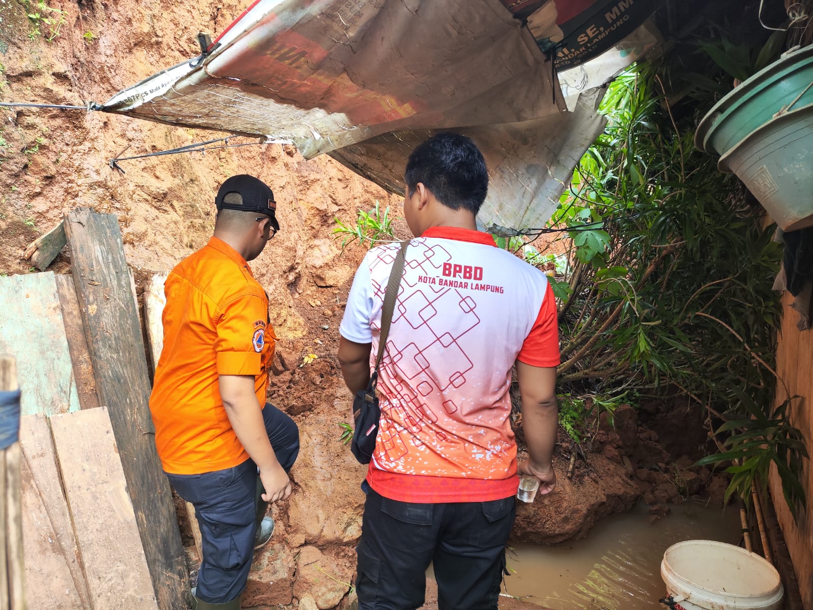 Hujan Sejak Pagi Akibatkan Dua Pohon Tumbang dan Longsor 