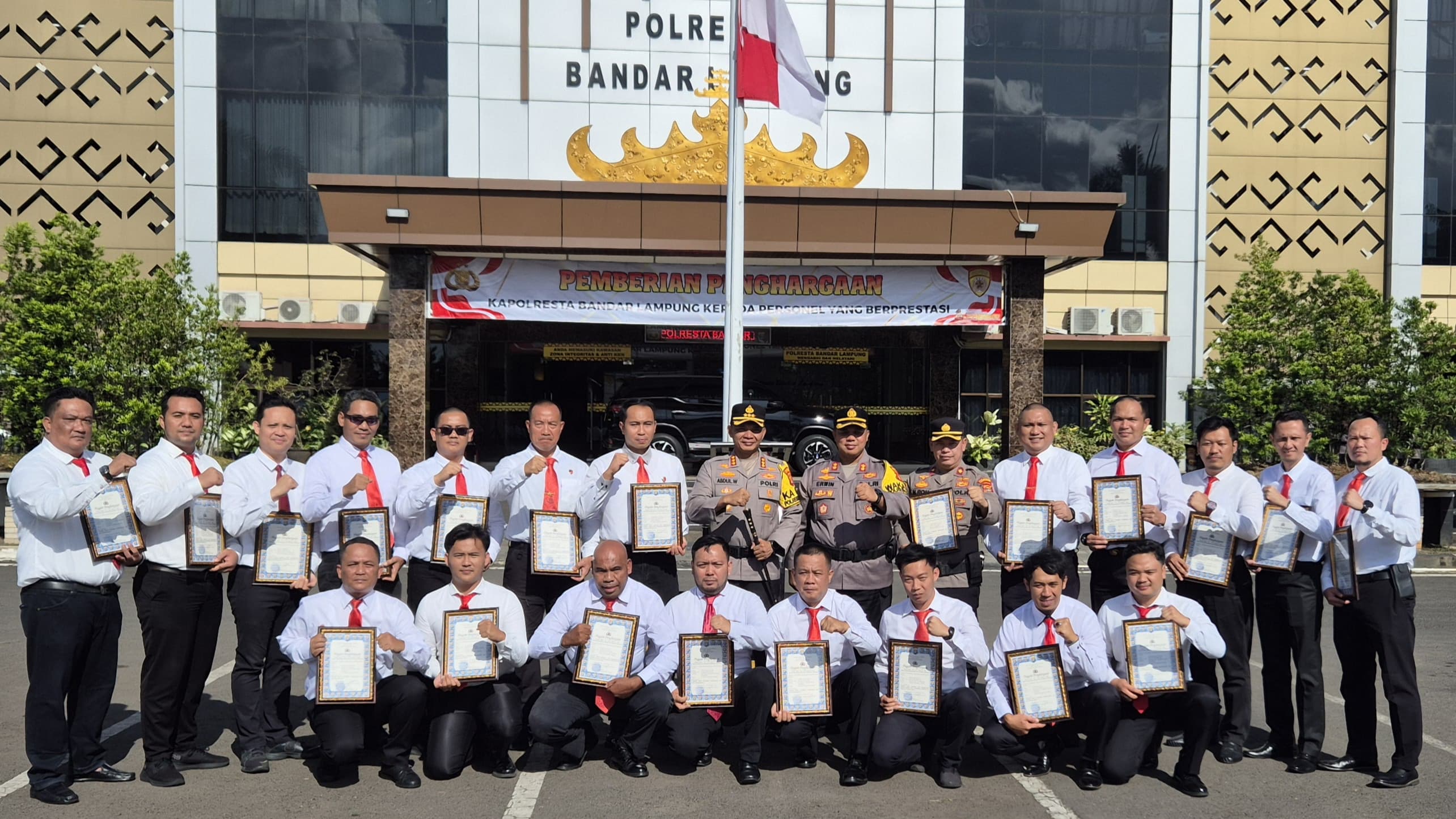 Ungkap Kasus Penggelapan Penembakan, 21 Personel Polresta dan Polsek Bandar Lampung Terima Penghargaan